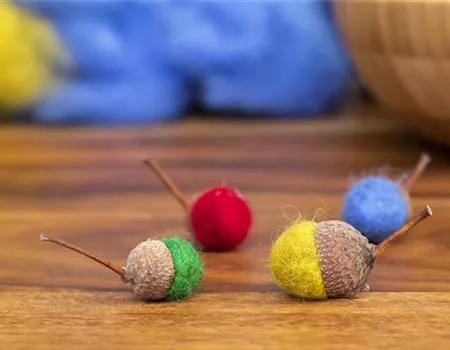 Bunte Filzeicheln – Herbstdeko mal anders
